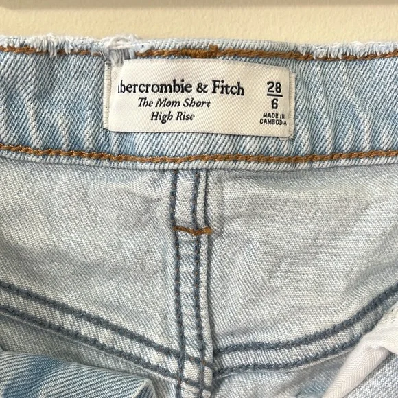 Abercrombie & Fitch The Mom Short High Rise Light Wash Distressed Denim Shorts - Picture 8 of 9